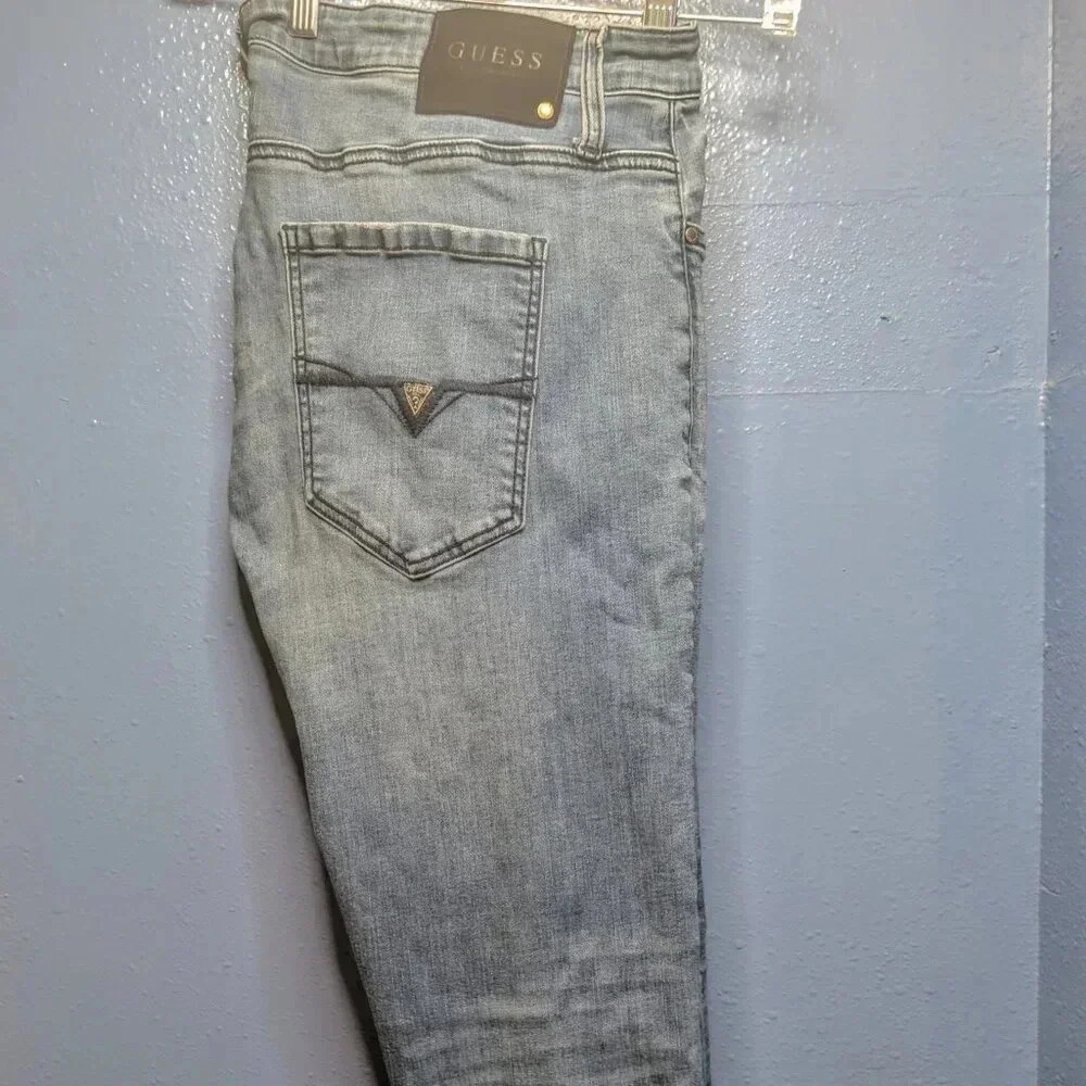 Guess men's 40x32 modern skinny Avalon fit light wash denim blue jeans